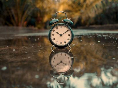 Confused I became a silent moment, without history or memory to recount, without dreams or events to anticipate