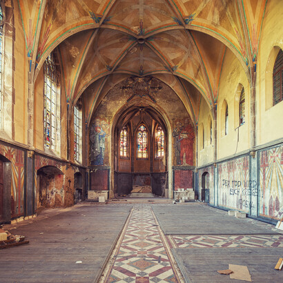 Gina Soden, Cloister, 2014, C type print on Baryta Fine Art paper, Paper size: 35 x 35 in / 88 x 88 cm, Edition of 10 plus 2 artist proofs, courtesy of Eleven, London 
