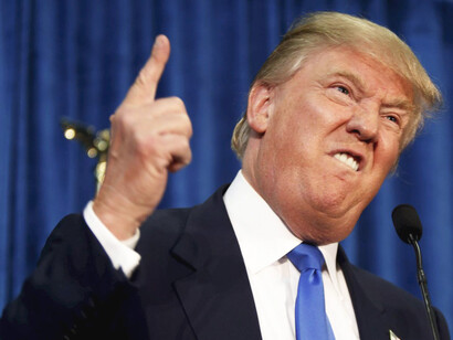 El presidente de los EE. UU., Donald Trump en un sustantivo gesto