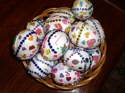 Ovos decorados com motivos natalinos