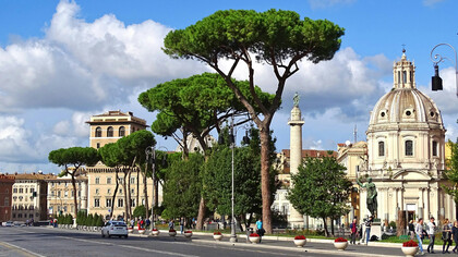 One of Rome's many beautiful plazas, Rome, Italy