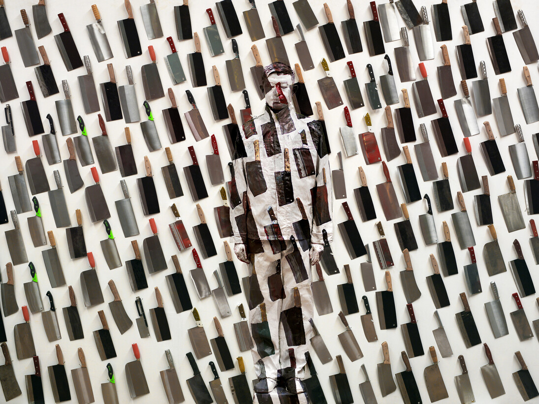 Liu Bolin, Kitchen Knives, Courtesy galerie Magda Danysz