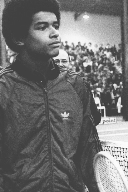 Yannick Noah lors de la finale de la Coupe Cozon au Tennis Club de Lyon en 1978