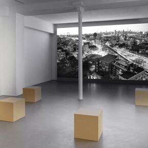 Melik Ohanian, Alteration, for a long time in time, vue de l'exposition. Avec l'aimable autorisation de la Galerie Chantal Crousel