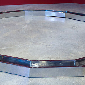 “Walter De Maria,” installation view © 2017 Estate of Walter De Maria. Photo by Robert McKeever.
