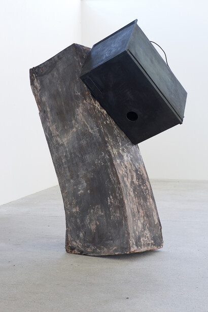 Erwin Wurm, Hochgebirge, 2014, Bronze, patina, 200 x 100 x 135 cm, Courtesy Galerie Thaddaeus
Ropac, Paris/Salzburg © Erwin Wurm, Photo: Eva Würdinger