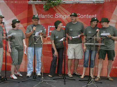 An ad hoc band with his colleagues prior to a company conference