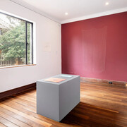 Varios artistas, El gesto insistente, vista de exhibición. Cortesía de Galería Casas Riegner