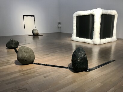 Lee Ufan. Relatum (formerly Phenomenon and Perception A), 1969/2022. Collection of the artist. Relatum (formerly System A), 1969/2022. Collection of the artist. Relatum, 1984. The Museum of Modern Art, Kamakura & Hayama © Alma Reyes