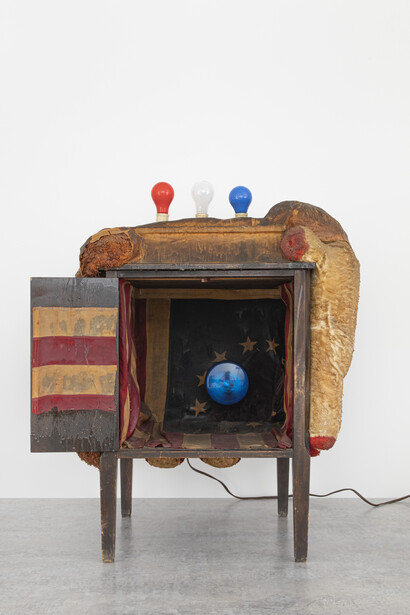Edward Kienholz (1927–1994), America My Hometown, 1963, mixed media assemblage in a wooden cabinet with stuffed animals, fabric, light bulbs, and electrical components. Courtesy of Michael Rosenfeld Gallery LLC, New York, NY.