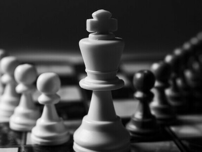 En la visión de Trump, la expansión en América no se limita a la influencia diplomática, sino que incorpora presión económica, presencia militar y control de recursos estratégicos como instrumentos legítimos de afirmación hegemónica