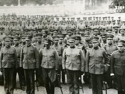 Un regimiento Chacabuco de Concepción es formado para ser interrogado sobre su lealtad.  Concepción 10.07.1930, Chile