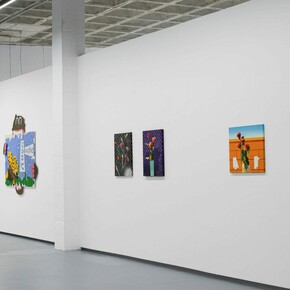Varios artistas, Cheers for a pop up life, vista de exhibición. Cortesía de Yusto/Giner