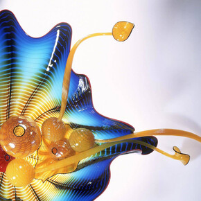 'Deep Blue and Bronze Gold Persian Set', Dale Chihuly, 1999, United States. Museum no. C.108-2001. © Victoria and Albert Museum, London
