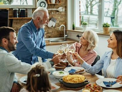 La cocina de la casa es siempre el lugar donde creamos el futuro de nuestra familia, donde decidimos las cosas gordas con un té o un café de por medio, donde nuestros hijos aprenden las lecciones más importantes, porque es ahí donde las repetimos una y otra vez
