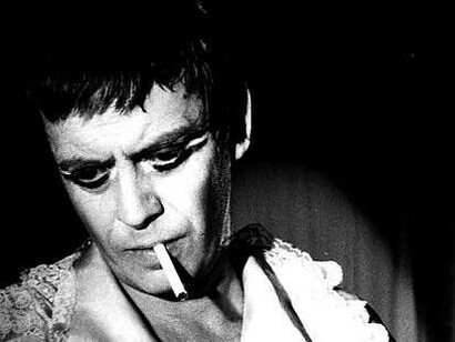 Carmelo Bene durante una rappresentazione teatrale