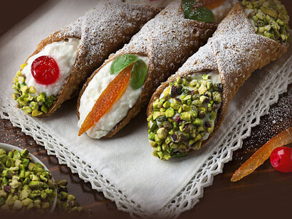 Le concubine dell'harem degli emiri saraceni si ispirarono a un dolce di origine romana di cui avrebbe parlato Cicerone, creandolo, con ricotta, miele e mandorle, dalla forma vagamente fallica in omaggio ai loro uomini