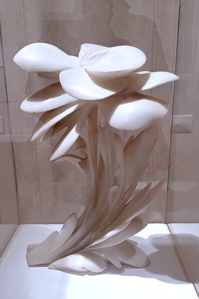 Gigi Guadagnucci (1915-2013) Pensee Think (1980-85) Marble. Having started his working life as a monumental mason, he was forced to leave Italy for Paris in the early 1930’s due to political reasons. Subsequent to having a role in the resistance he pursued his practice in carving for the next 5 decades. He is feted primarily for his sensual virtuosity in marble, and flowers were a consistent source for his forks from the 1950’s onwards