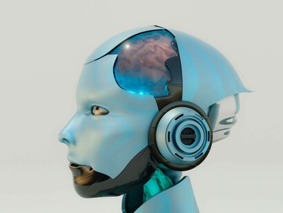 Esemplare di robot: "È evidente che, quando comunichiamo con GenAI, si tratta di una relazione particolare: la macchina non è in grado di generare o di sostenere un autentico livello relazionale"