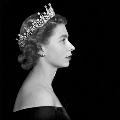 Retrato oficial de la reina Isabel II del Reino Unido