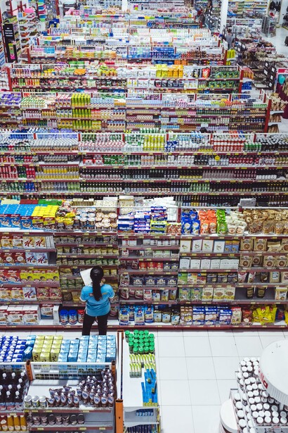Scaffali di un supermercato 