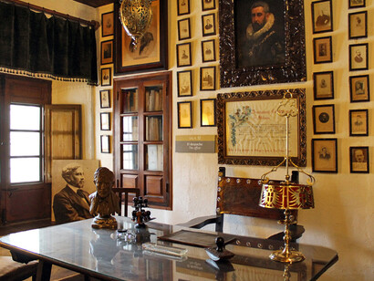 Despacho de Arturo Reyes, Exhibition view. Courtesy of Museo Unicaja de Artes y Costumbres Populares