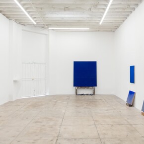 Claudia Parducci, Blue, exhibition view. Courtesy of Ochi Projects