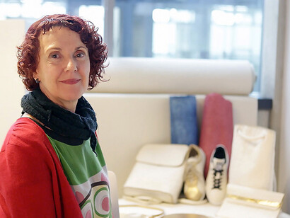 Dr. Carmen Hijosa with Piñatex samples