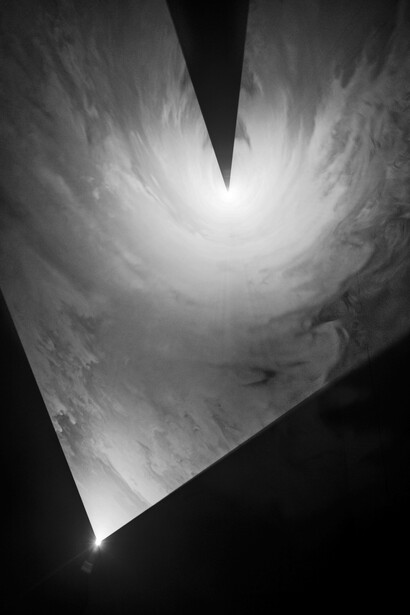 Anthony McCall, Cortina de humo I-VII, 2017. Cortesía del Museo Guggenheim Bilbao