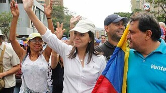 L'activiste María Corina Machado menant une manifestation au Venezuela