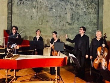 Insieme all' ensemble " Sezione Aurea" di Luca Giardini e Alessandra Artifoni collega clavicembalista durante il Baroque Festival Florence 2026 nei concerti di J.S.Bach per clavicembalo e archi