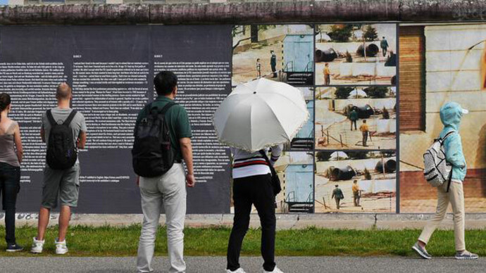 Beyond the Wall. Courtesy of West Side Gallery