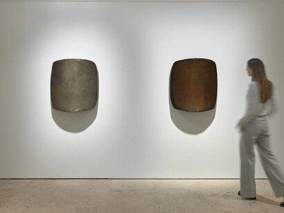 Ron Gorchov, Painter, sculptor, painter, exhibition view. Courtesy of Maruani Mercier