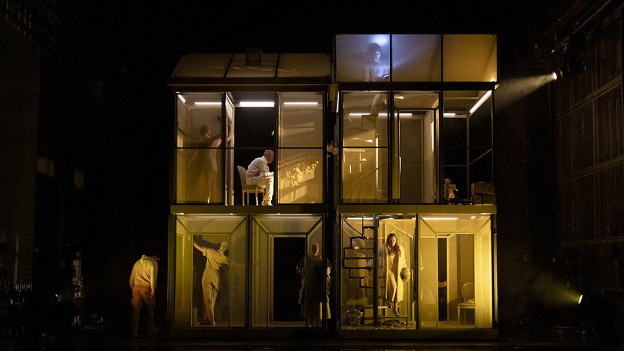 Nora oder Wie man das Herrenhaus kompostiert. Courtesy of the Deutsches Theater