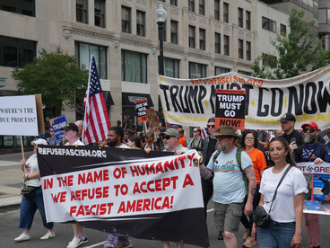 El Anticristo es, como afirma Robert Fuller, una obsesión estadounidense. La lucha contra el Anticristo se personifica hoy en la figura del multimillonario Peter Thiel, fundador de PayPal y de Palantir. Di no al fascismo, 14 de junio de 2025, EE.UU.