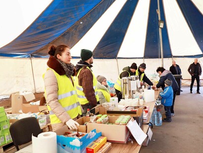 Volunteers handing out supplies at the border of Moldova and Ukraine. Photos from the UN Women