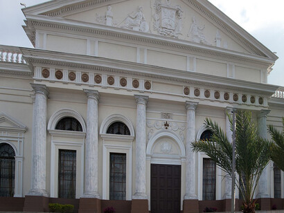 Vista lateral del Palacio Federal Legislativo, Caracas, Venezuela