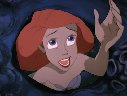 Ariel se dedicaría a publicar mil fotos de cada cachivache humano que encontrara por el mar, ya fuera un producto de higiene o una bolsa de la compra