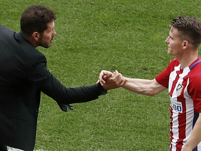 Simeone saluda a Gameiro: ¿arranca o no arranca el Atleti?