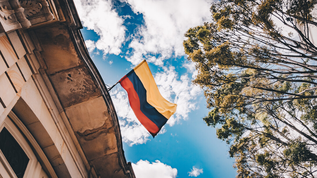 Cartagena de Indias, Colombia. La gente espera, camina tranquila sin buscar una razón, sin preguntarse un por qué; el único sentido de la vida es vivirla sin un mañana lejano