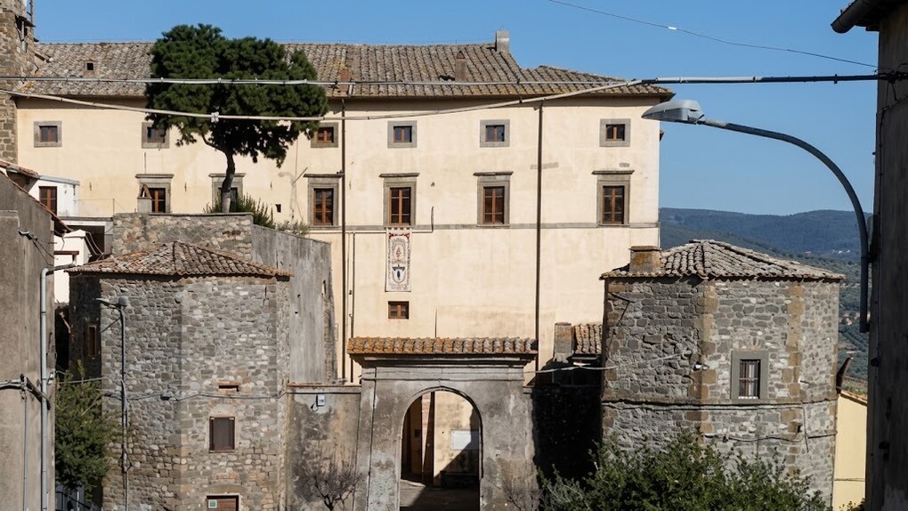 Antonio —me dijo sin hablar—, cuenta esta historia. También una araña tiene derecho a su dignidad. Castillo Baglioni en Sipicciano, Italia