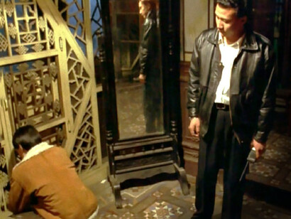 A través de su narrativa, East Palace, West Palace explora el conflicto entre la tradición y la modernidad en una sociedad que enfrenta cambios culturales profundos