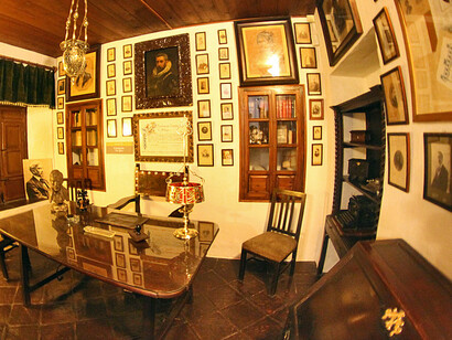 Despacho de Arturo Reyes, Exhibition view. Courtesy of Museo Unicaja de Artes y Costumbres Populares