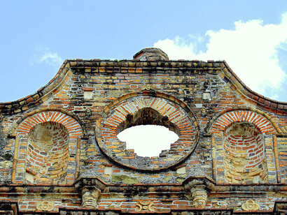 Detalle del remate de la Iglesia de la Compañía de Jesús en el Casco Antiguo en ciudad de Panamá, Panamá