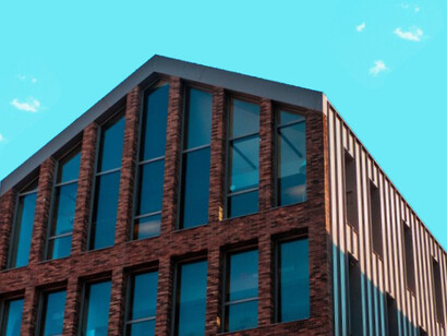 The innovative use of metal panels on the exterior of this building showcases how metal can play a key role in both functionality and design, contributing to energy efficiency and reduced maintenance