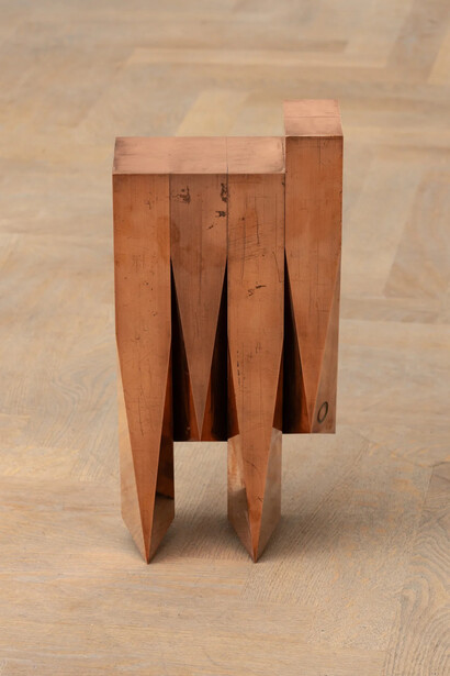 Lucy Skaer, La Chasse (standing copper animal with eyes), 2018. Courtesy of GRIMM Gallery