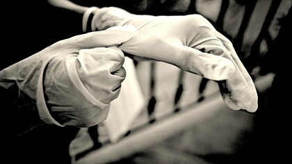 ¿Con guantes o sin guantes? Donde dije digo...