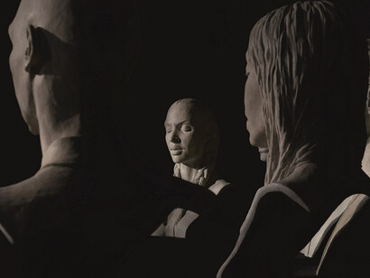 Helga Vockenhuber, Apokatastasis, (sette busti in bronzo così disposti: Fiore del volto, 2012, bronzo, 44 x 31 x 60 cm, Dentro di me, 2012, bronzo, 40 x 30 x 60 cm, Meditando la musica del cuore, 2012, bronzo, 44 x 36 x 60 cm, Ékstasis, 2012, bronzo, 44 x 36 x 60 cm, Il Nuovo Adamo, 2012, bozzetto in bronzo, 38 x 29 x 61 cm, La Nuova Eva, 2012, bozzetto in bronzo, 38 x 32 x 63 cm, Gebet zum schweigen gebracht, (Preghiera che conduce al silenzio), 2012, bronzo, 44 x 31 x 60 cm
