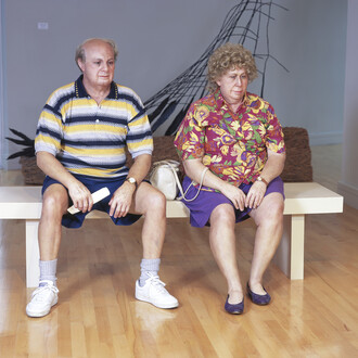 Duane Hanson, Old Couple on a Bench, 1994 Bronze, polychromed with oil, mixed media with accessories © The Estate of Duane Hanson, Courtesy the Estate of Duane Hanson and Gagosian Gallery