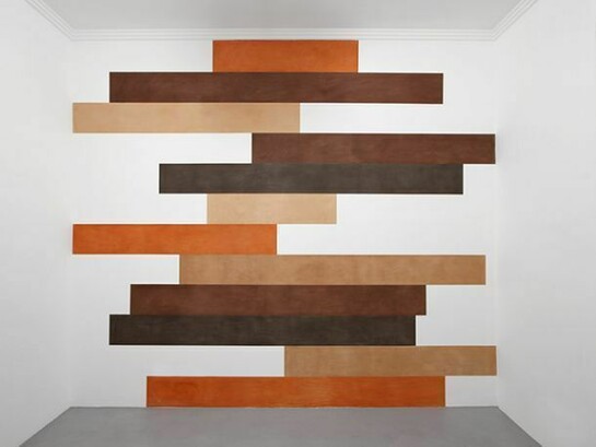 David Tremlett, Piled Up 2011, Pastello 340 x 390 cm, Courtesy A arte Invernizzi, Milano